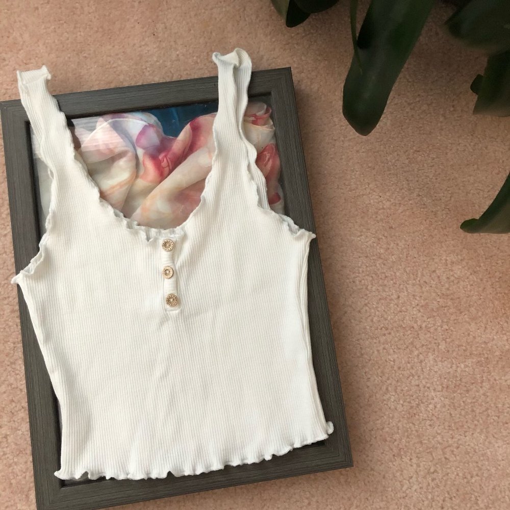 Ribbed White Lettuce Trim Crop Tank | Love Culture